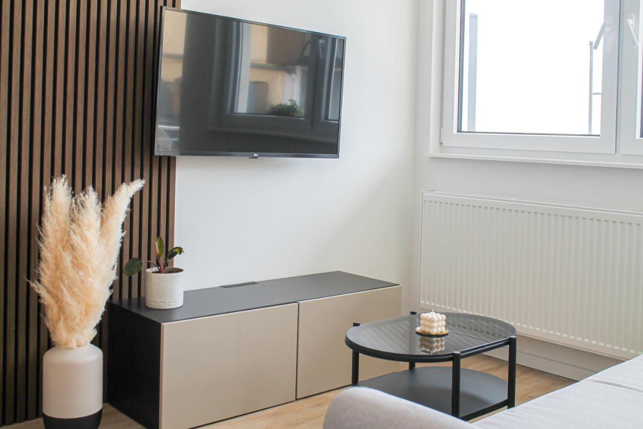 Special Apartment - Stadtnah, Balkon, Parkplatz, E-Ladestation, Gitterbox Fuer Fahrraeder, Fitnessstudio كوبلنس المظهر الخارجي الصورة